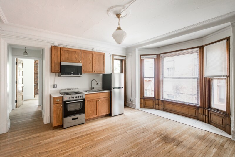Primary Photo - 223 E Ferry St