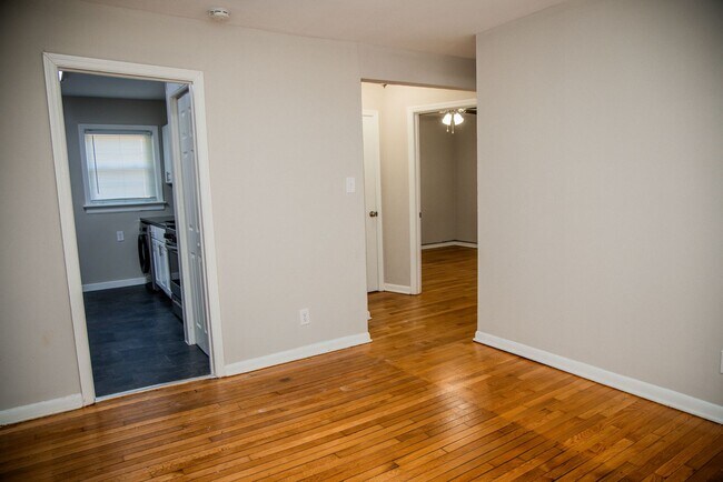 Building Photo - 1905 Grayland Ave