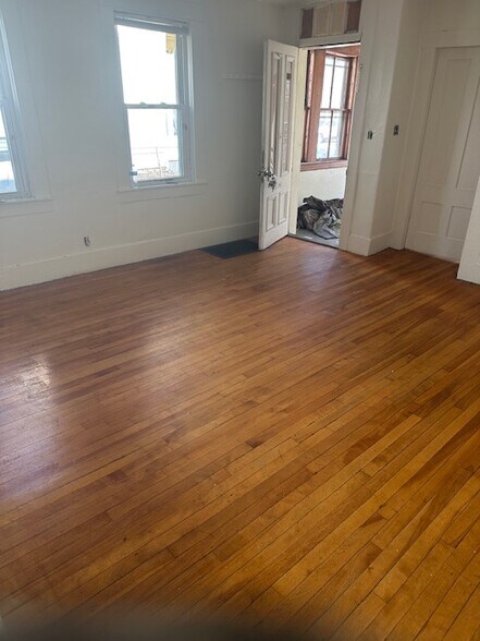 Building Photo - 11 Pleasant St