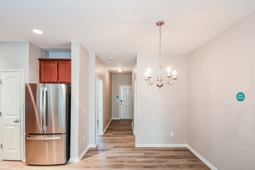 Building Photo - 2203 Sunny Cove Dr