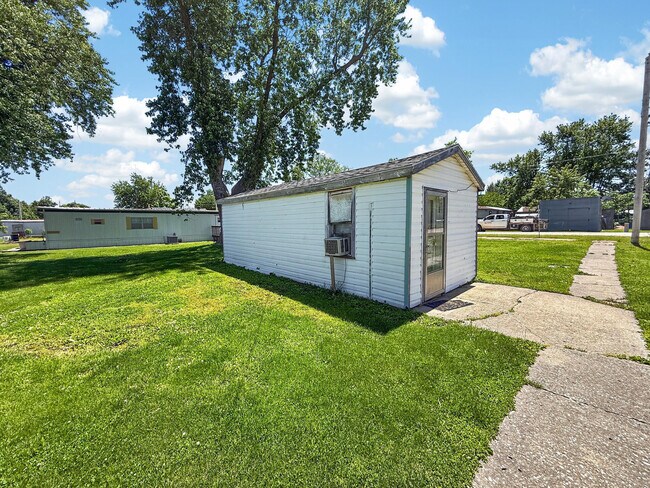 Building Photo - 216 Rollins St