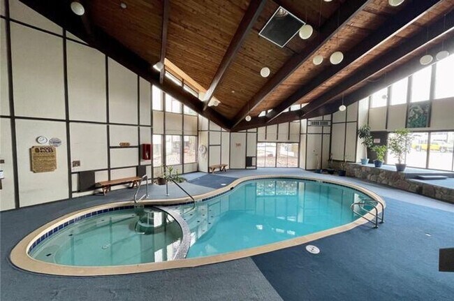 Building Photo - 3 BED CONDO, WATER INCLUDED IN RENT