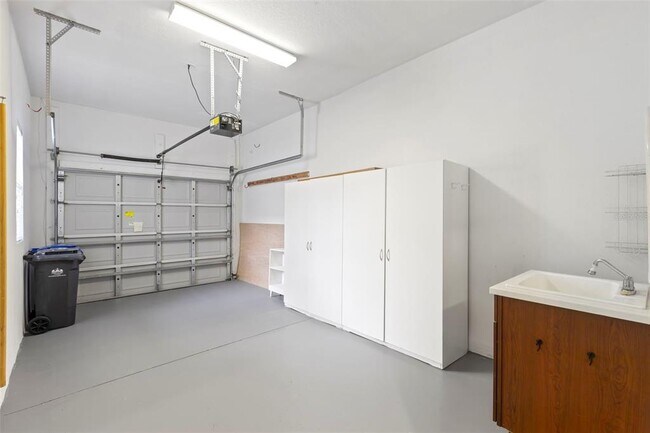Building Photo - 2290 Sifield Greens Way