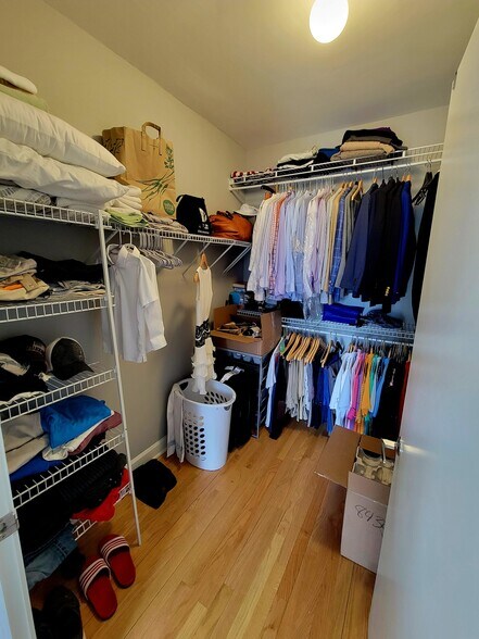 Building Photo - 645 N Kingsbury St