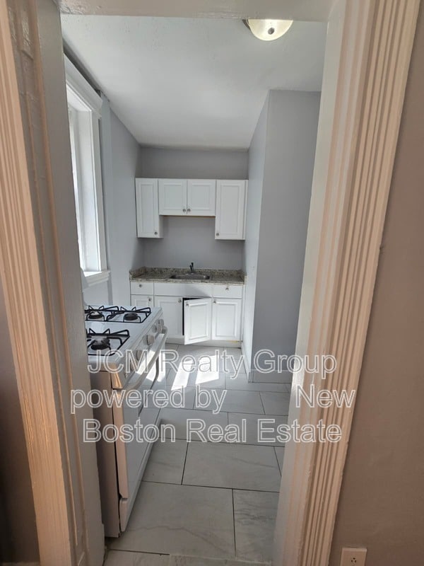 Building Photo - 66 Basset St