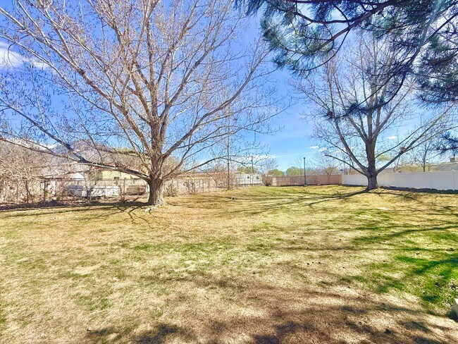 Building Photo - Charming 3-Bedroom Condo in Franklin Park – Prime Provo Location