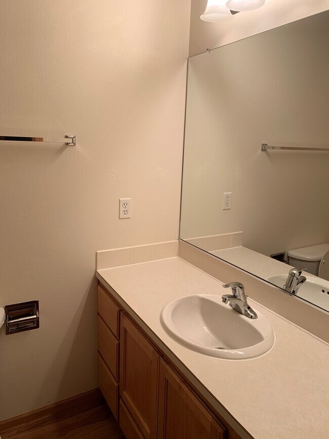 Building Photo - Attractive Santa Clara Home