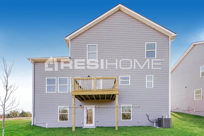 Building Photo - 900 Juniper Ln