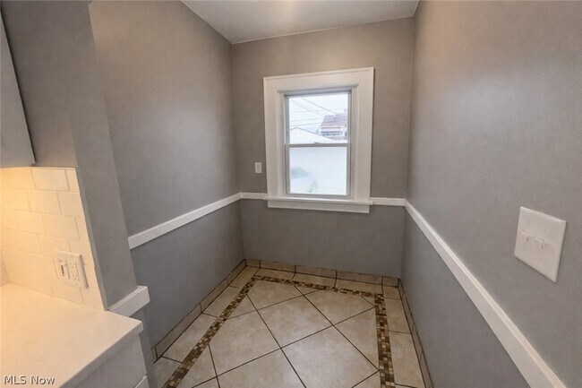 Building Photo - 7014 Thornton Dr