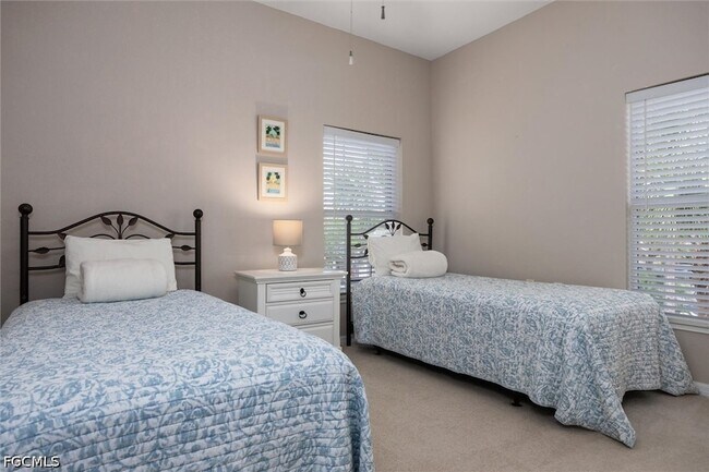 Building Photo - 3240 Cottonwood Bend