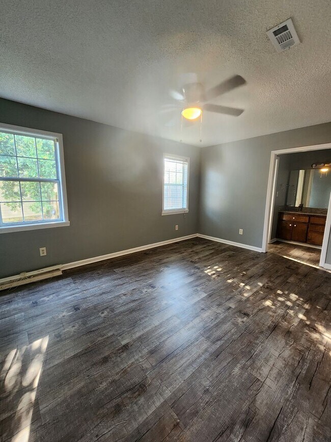 Building Photo - 313 Sawgrass Dr