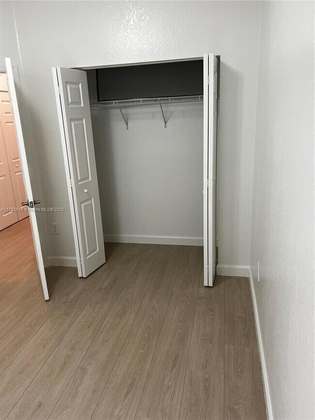 Building Photo - 152 SE 37th Ter