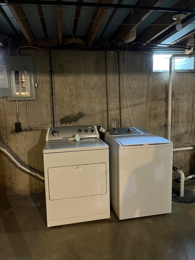 Building Photo - 6701 Bellefield Dr