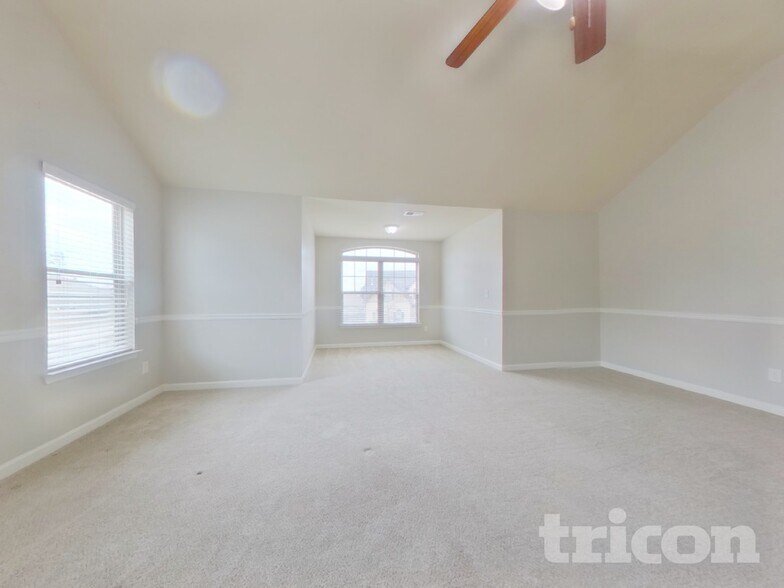 Building Photo - 20 Silver Peak Dr