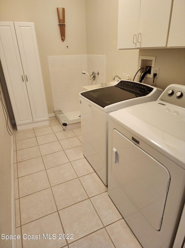 Building Photo - 220 Northgrove Dr