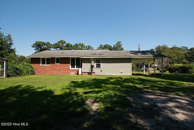 Building Photo - 707 Christine Ave