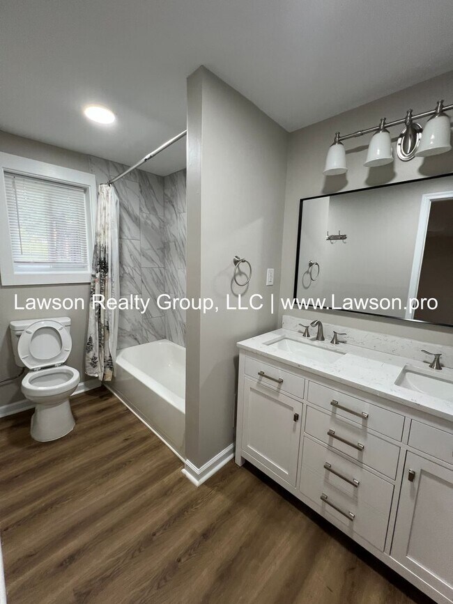 Building Photo - Five Bedroom, Updated Split Level in South...