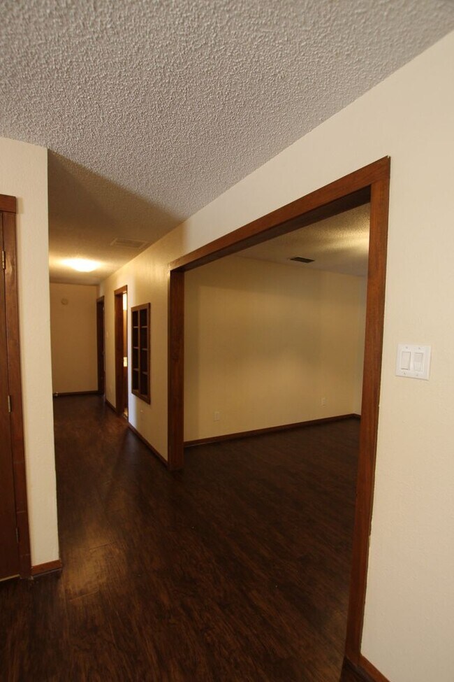 Building Photo - Beautiful 3 Bed 2 Bath Home in Tyler's Azalea District