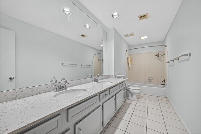 Building Photo - 21422 Park Willow Dr