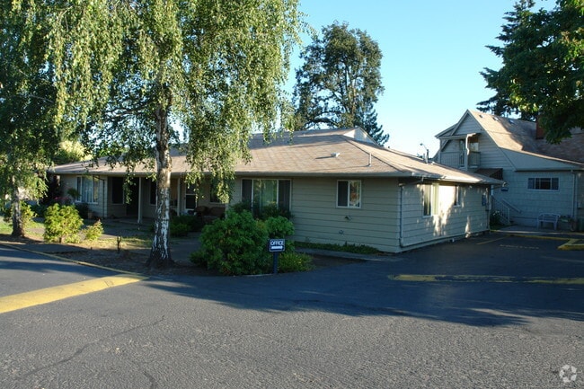 Building Photo - Laurel Gate Court Apartments