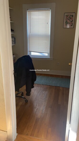 Building Photo - 118 Elm St