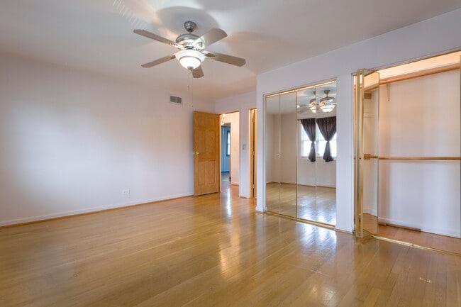 Building Photo - 1301 N Northwest Hwy