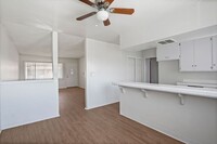 Building Photo - 3 Bedroom | 1 Bathroom