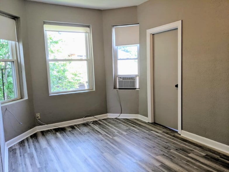 Building Photo - 1862 Beacon St