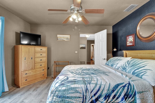 Building Photo - 4274 Gillot Blvd