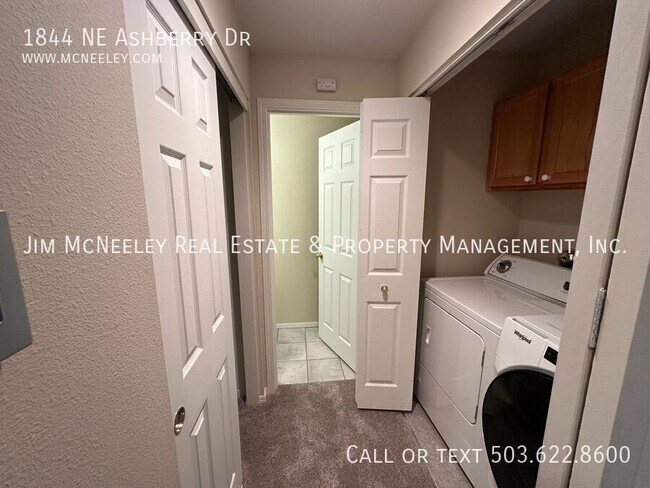 Building Photo - 1844 NE Ashberry Dr