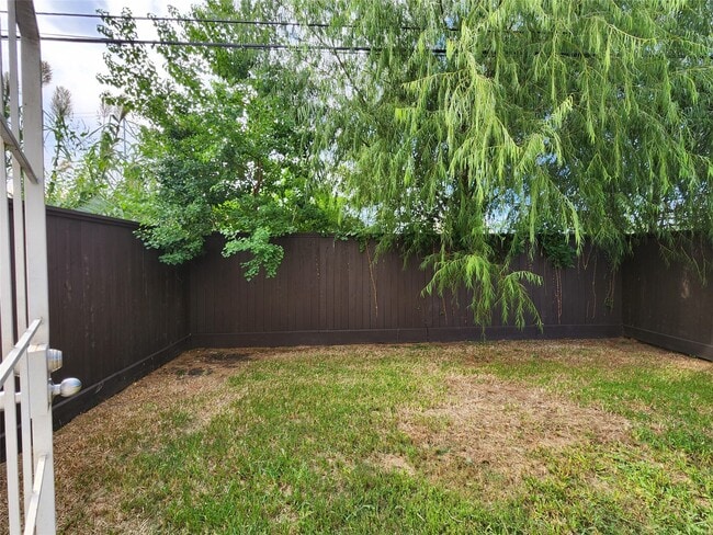 Building Photo - 2202 Lynnfield St