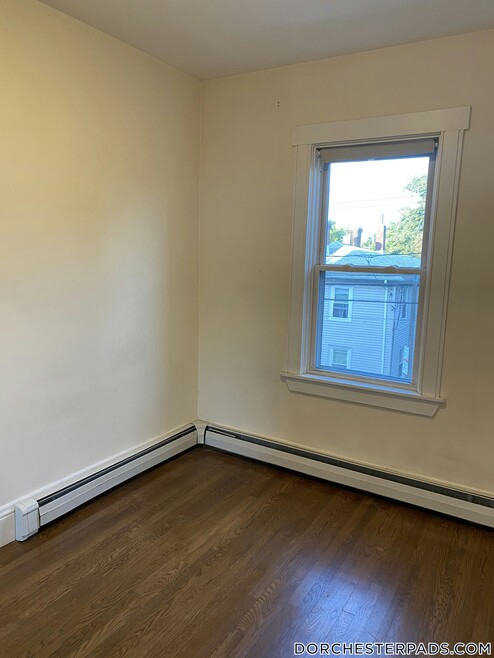 Building Photo - 106 Buttonwood St