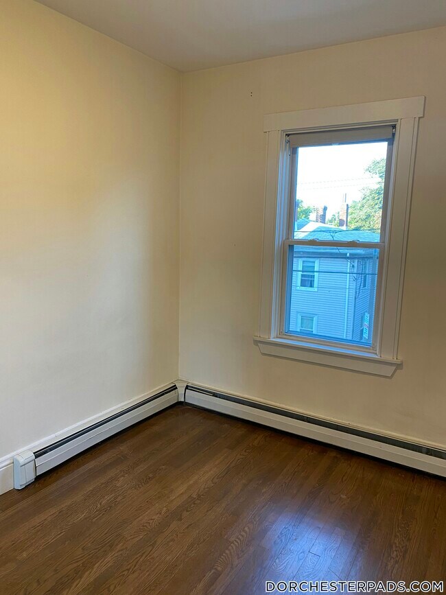 Building Photo - 106 Buttonwood St