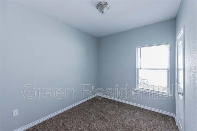 Building Photo - 16948 W Ivanhoe St