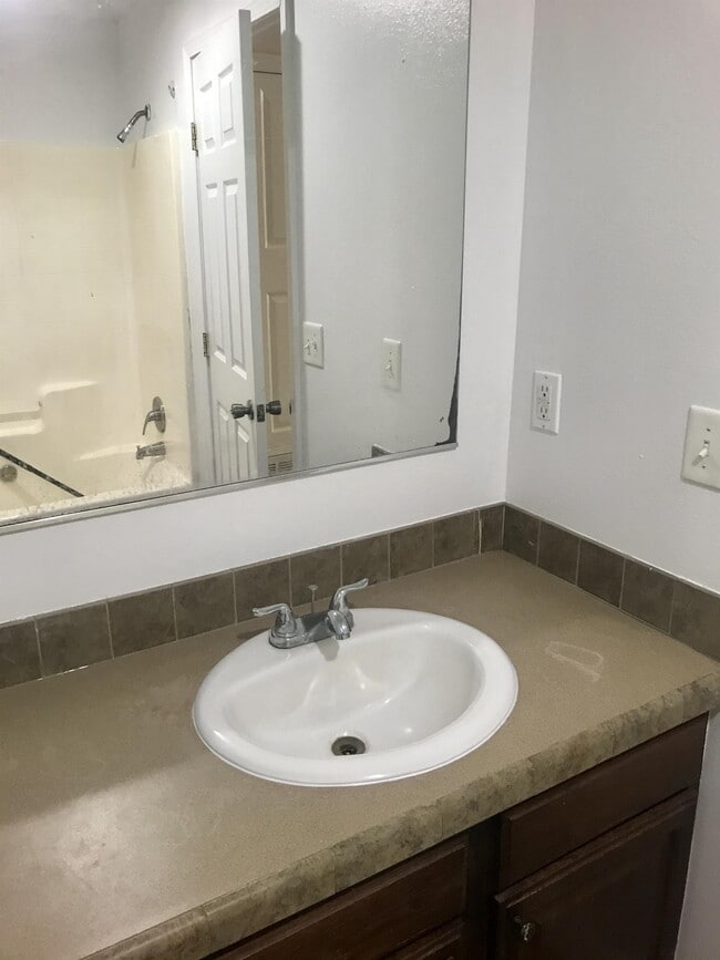 Building Photo - 6211 W Ridley St