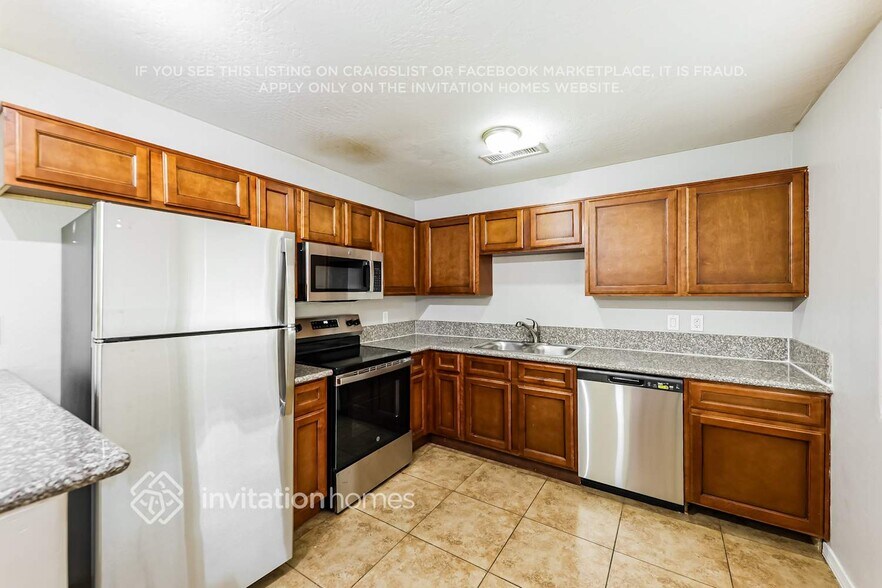 Building Photo - 12621 N 37th Dr
