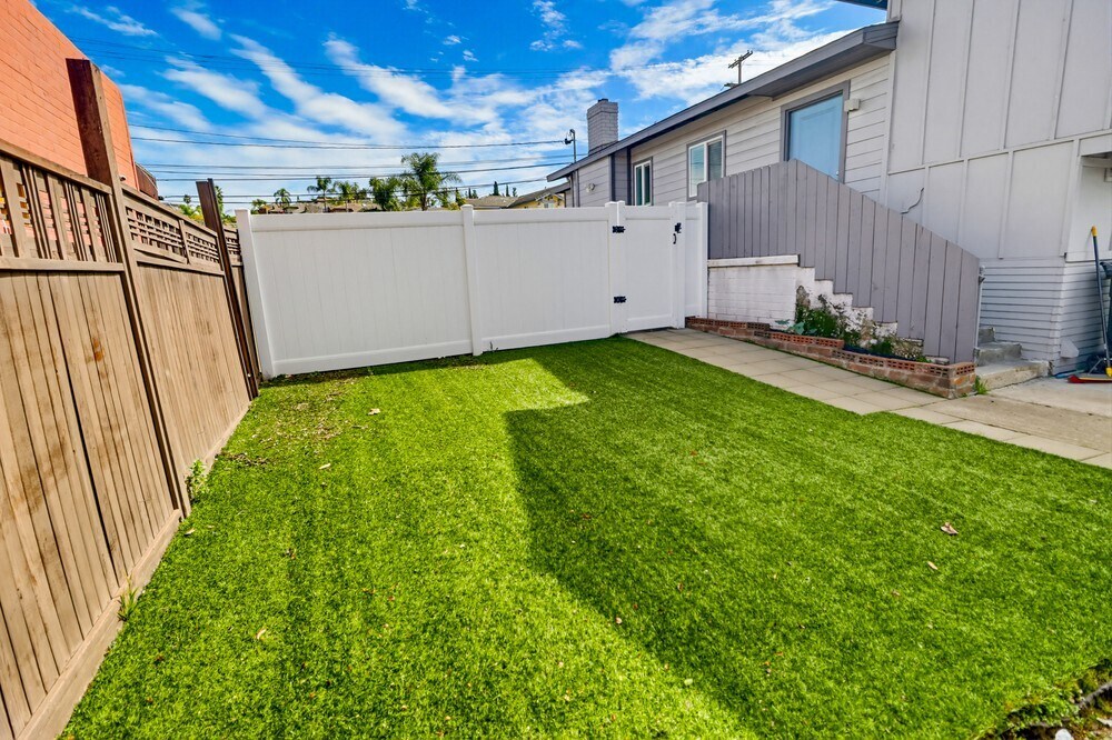 Building Photo - 9234 -9236 Winter Gardens Blvd