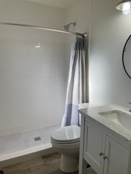 Building Photo - 4202 N 16th Dr