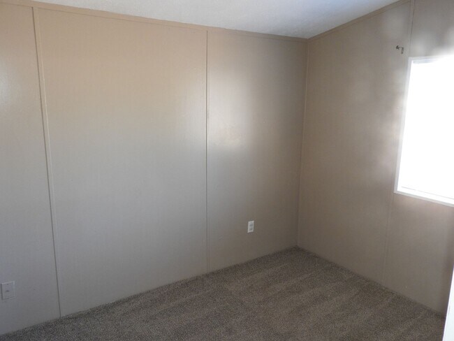 Building Photo - Large double lot with three bedroom manufa...