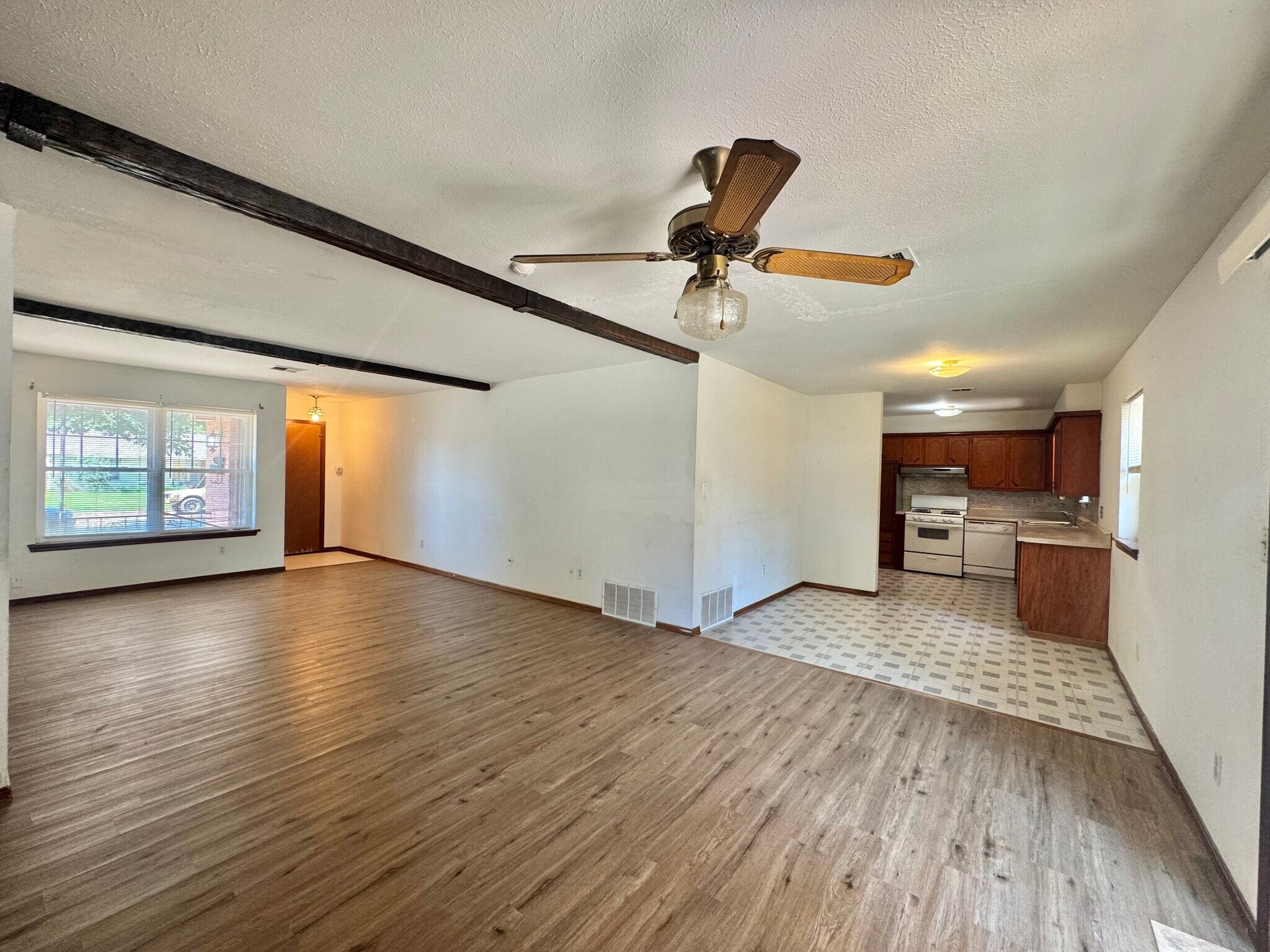 Building Photo - 1233 Straka Terrace