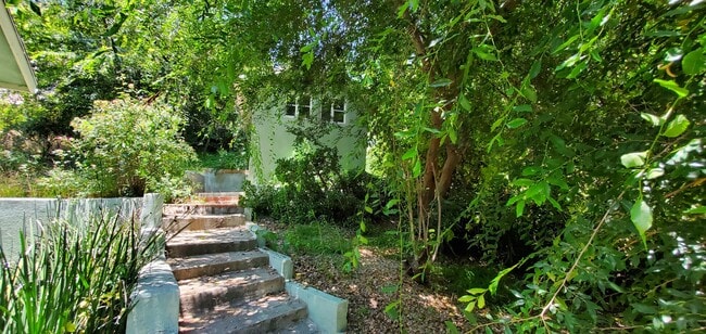 Building Photo - 8057 Willow Glen Rd
