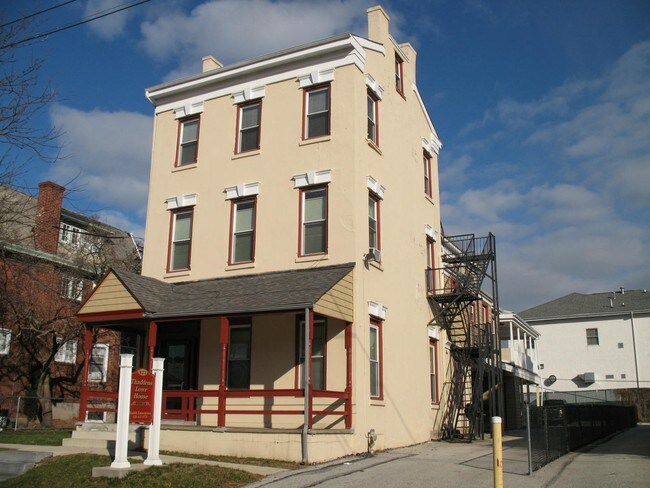 Primary Photo - Thaddeus Lowe House