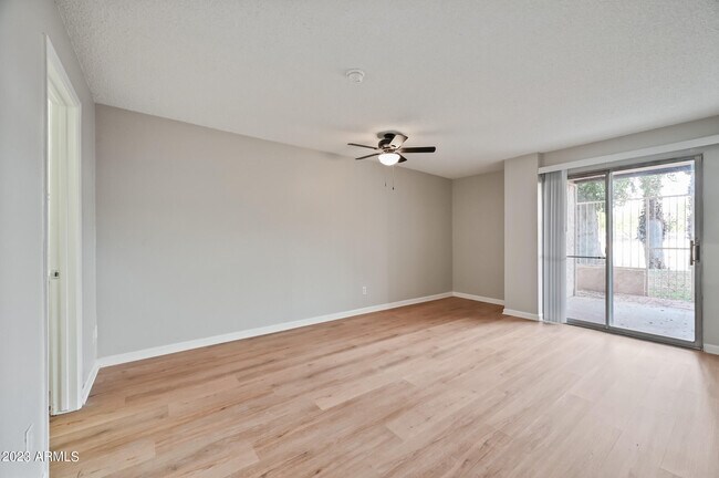 Building Photo - 11044 N 28th Dr