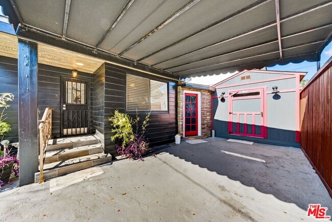 Building Photo - 1200 Tamarind Ave