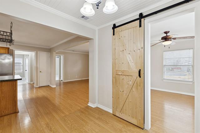 Building Photo - 416 N Oak St