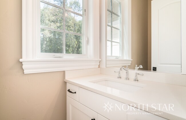 Building Photo - Executive Custom Home with River View on Acreage in West Linn