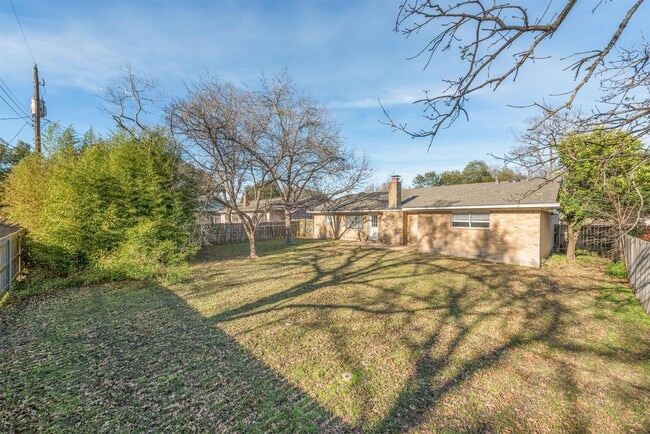 Building Photo - 2908 Oakside Dr