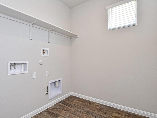 Building Photo - 401 Rainmaker Ln