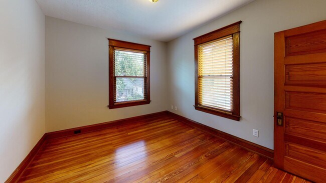 Building Photo - 1025 Park St SW