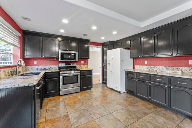 Building Photo - 2126 Sunhaven Ct